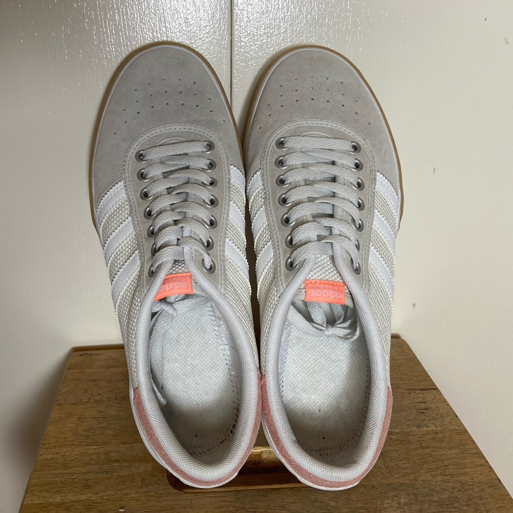 Adidas - Size M9.5 - Picture 3 of 5